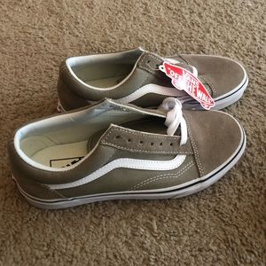 New with tag Vans grey color